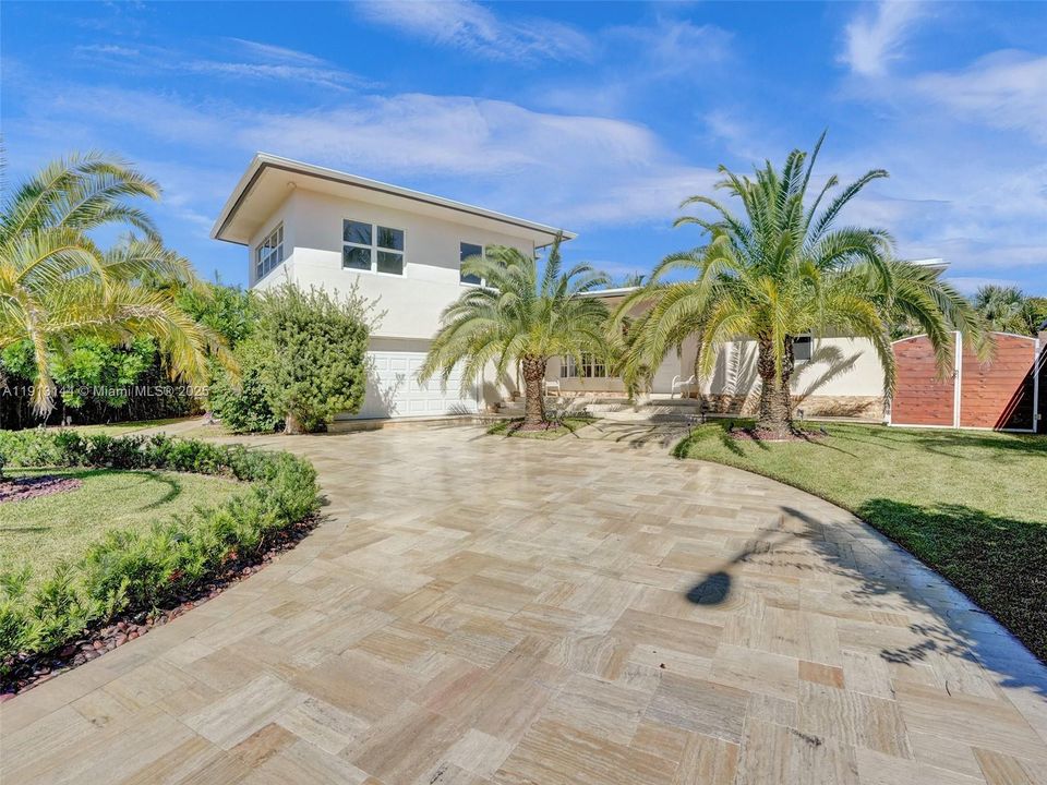 出租: $9,000 (4 贝兹, 3 浴室, 2128 平方英尺)