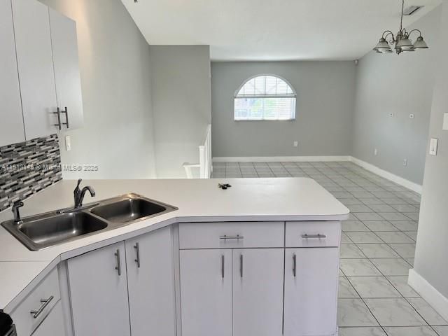 Active With Contract: $2,100 (2 beds, 2 baths, 990 Square Feet)