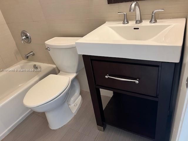 Active With Contract: $2,100 (2 beds, 2 baths, 990 Square Feet)