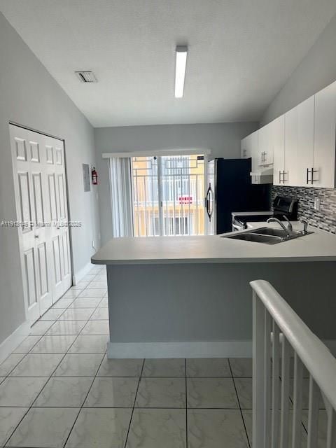 Active With Contract: $2,100 (2 beds, 2 baths, 990 Square Feet)