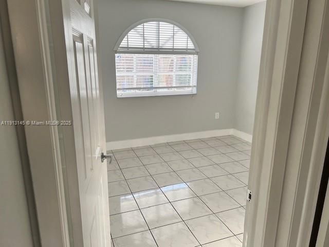 Active With Contract: $2,100 (2 beds, 2 baths, 990 Square Feet)