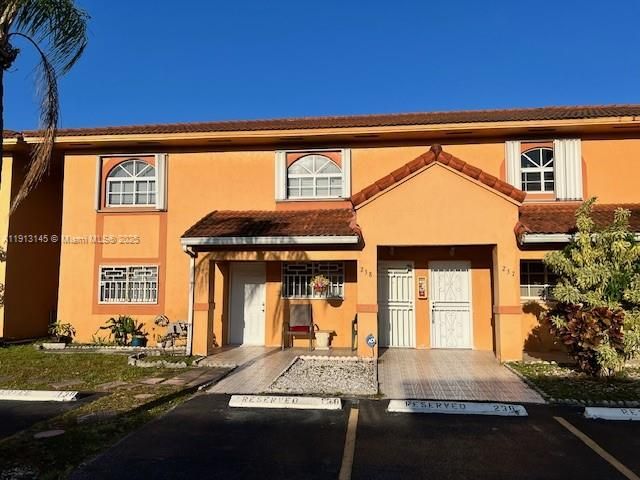 Active With Contract: $2,100 (2 beds, 2 baths, 990 Square Feet)