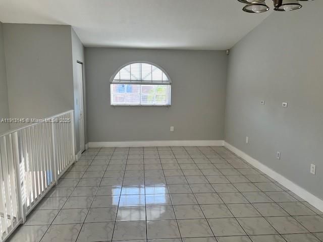 Active With Contract: $2,100 (2 beds, 2 baths, 990 Square Feet)