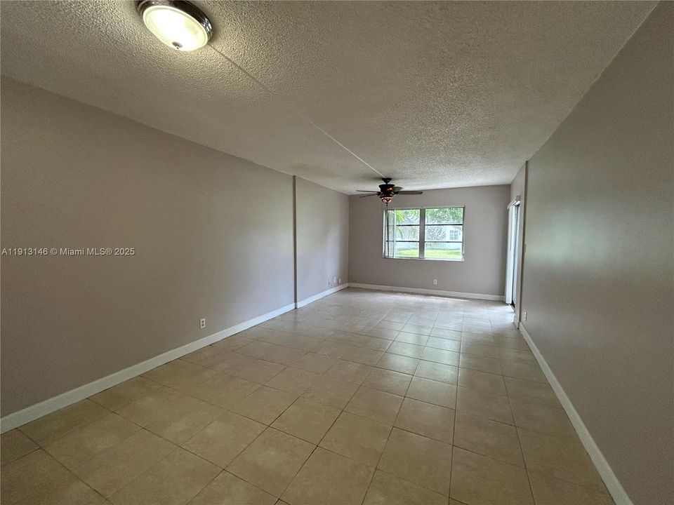 For Rent: $1,600 (1 beds, 1 baths, 720 Square Feet)