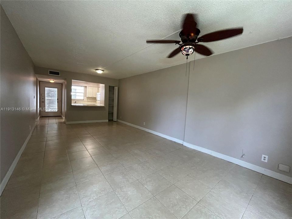For Rent: $1,600 (1 beds, 1 baths, 720 Square Feet)