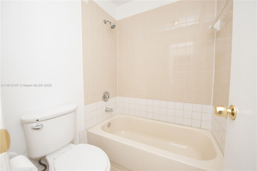 出租: $2,100 (3 贝兹, 2 浴室, 1195 平方英尺)