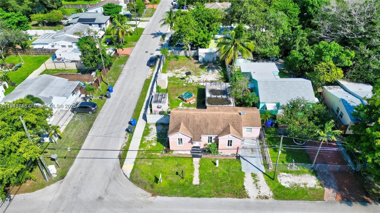 En Venta: $450,000 (0.15 acres)