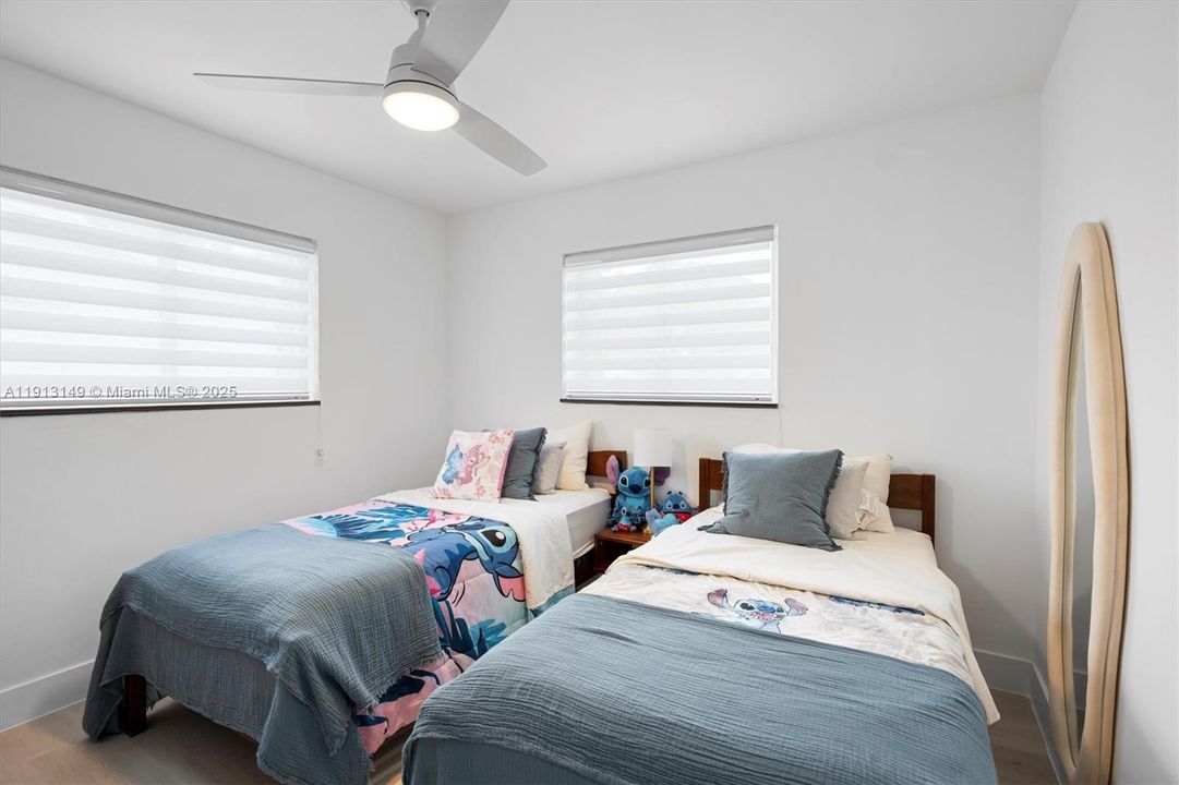 На продажу: $1,249,000 (5 спален, 3 ванн, 2502 Квадратных фут)