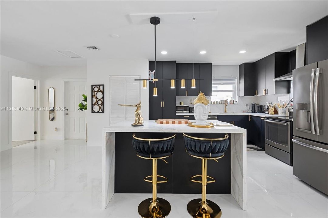 На продажу: $1,249,000 (5 спален, 3 ванн, 2502 Квадратных фут)