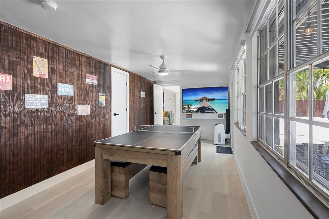 На продажу: $1,249,000 (5 спален, 3 ванн, 2502 Квадратных фут)