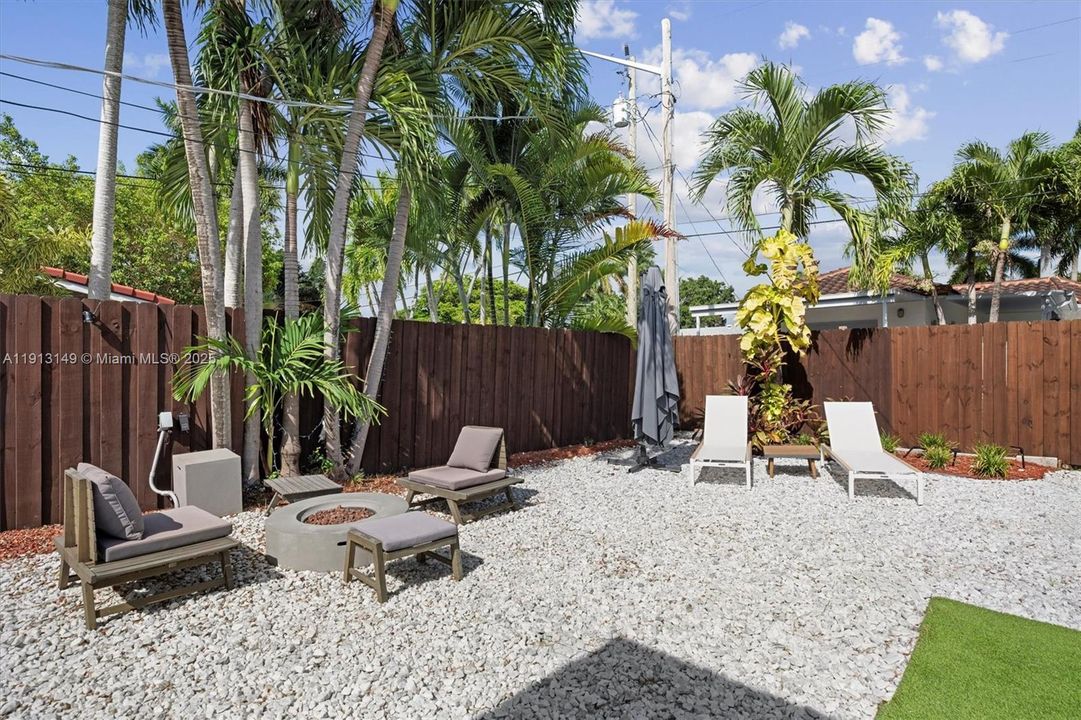 На продажу: $1,249,000 (5 спален, 3 ванн, 2502 Квадратных фут)