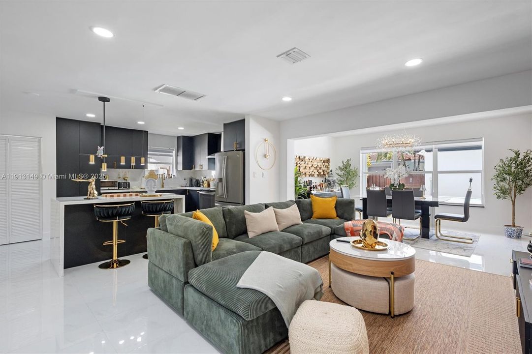 На продажу: $1,249,000 (5 спален, 3 ванн, 2502 Квадратных фут)