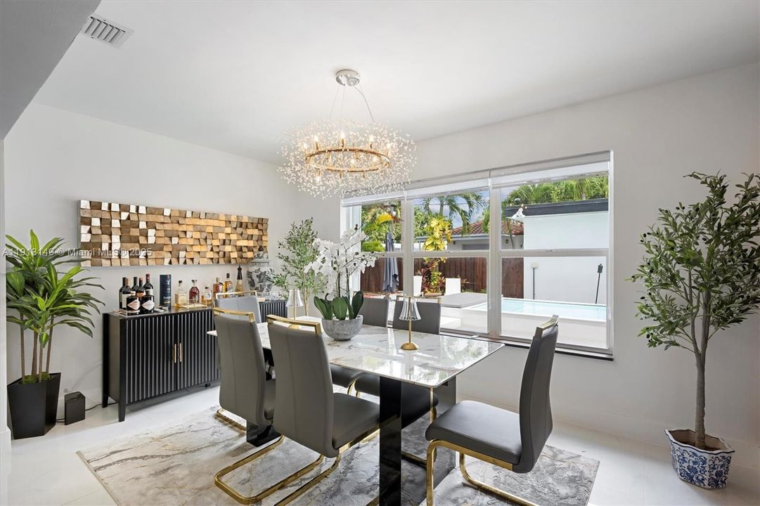 На продажу: $1,249,000 (5 спален, 3 ванн, 2502 Квадратных фут)