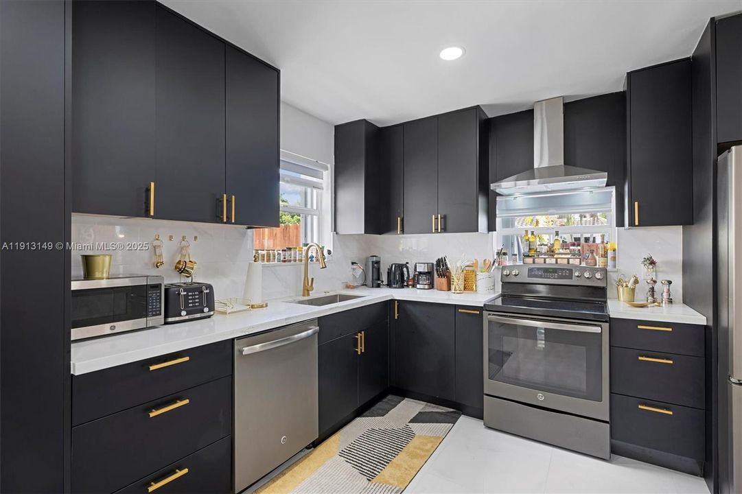 На продажу: $1,249,000 (5 спален, 3 ванн, 2502 Квадратных фут)