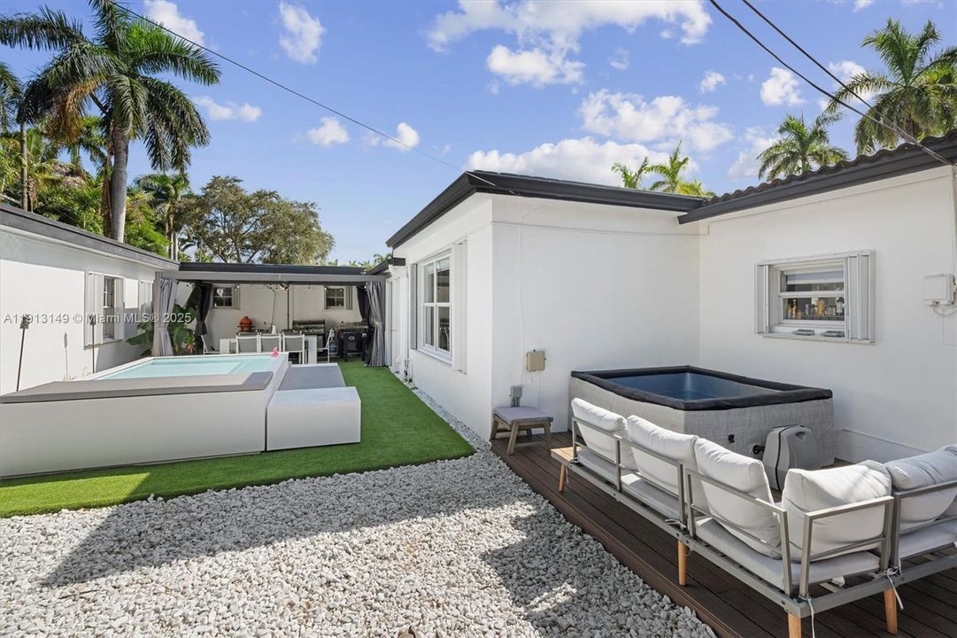 На продажу: $1,249,000 (5 спален, 3 ванн, 2502 Квадратных фут)