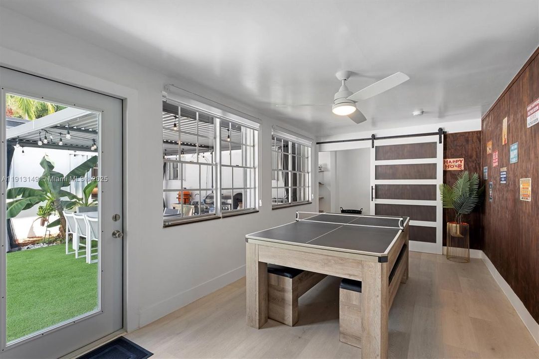 На продажу: $1,249,000 (5 спален, 3 ванн, 2502 Квадратных фут)