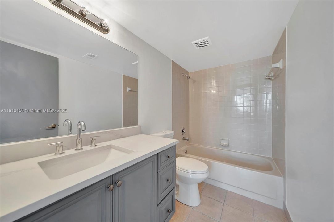 Active With Contract: $2,350 (2 beds, 2 baths, 920 Square Feet)
