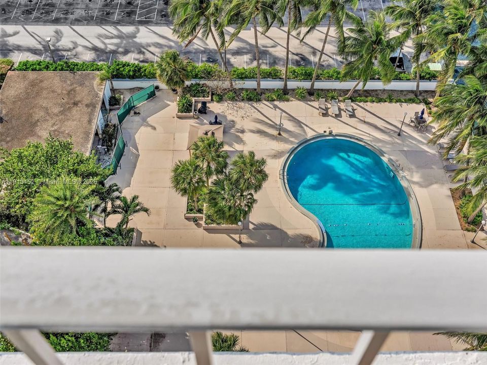 For Sale: $425,000 (2 beds, 2 baths, 1356 Square Feet)