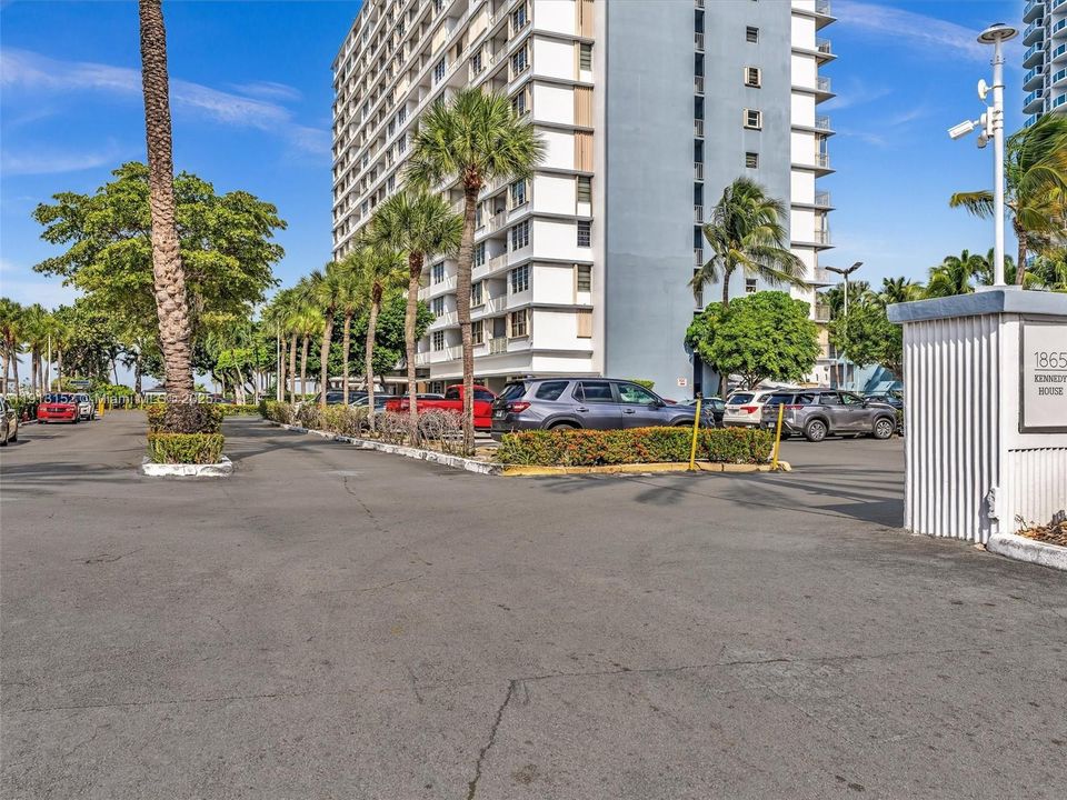 For Sale: $425,000 (2 beds, 2 baths, 1356 Square Feet)