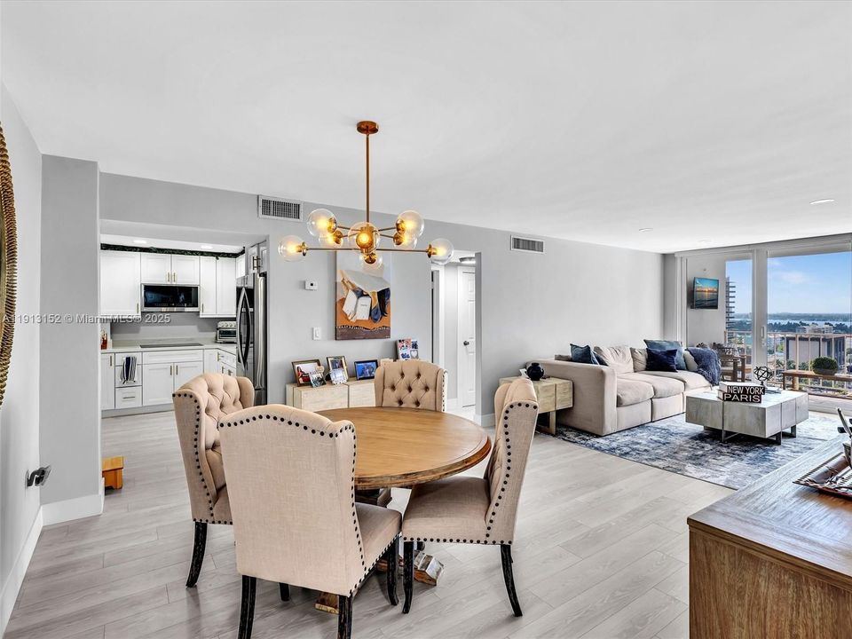 For Sale: $425,000 (2 beds, 2 baths, 1356 Square Feet)