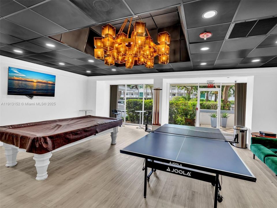 For Sale: $425,000 (2 beds, 2 baths, 1356 Square Feet)