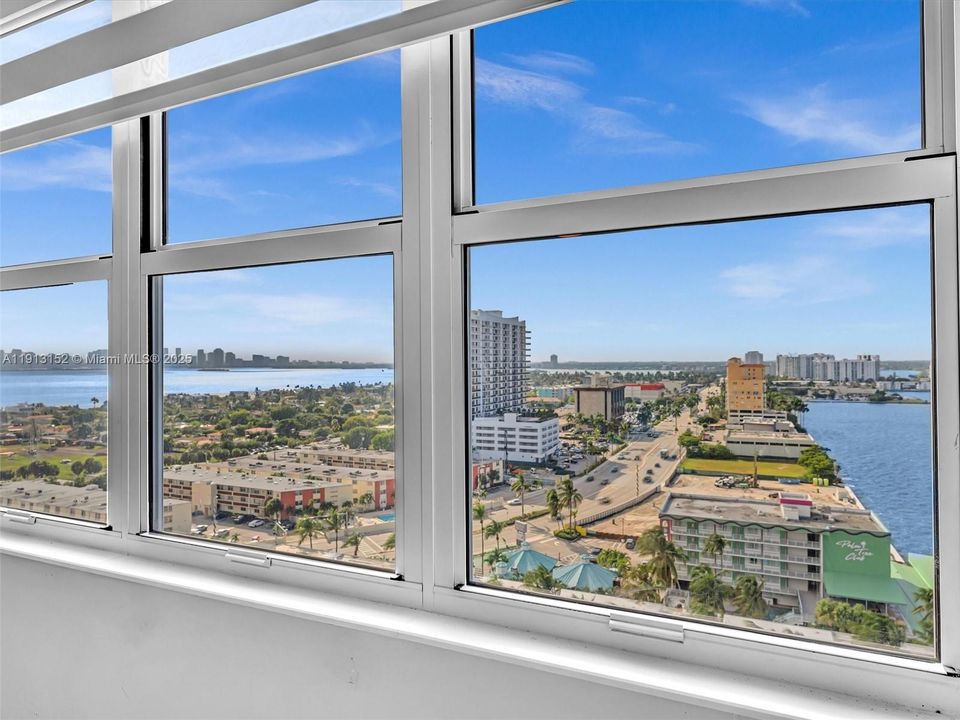 For Sale: $425,000 (2 beds, 2 baths, 1356 Square Feet)