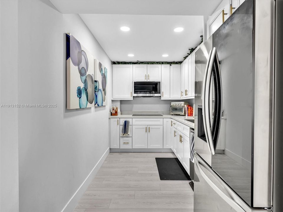 For Sale: $425,000 (2 beds, 2 baths, 1356 Square Feet)