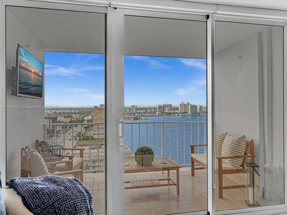 For Sale: $425,000 (2 beds, 2 baths, 1356 Square Feet)