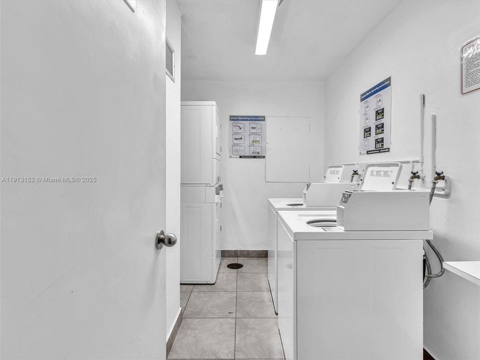 For Sale: $425,000 (2 beds, 2 baths, 1356 Square Feet)