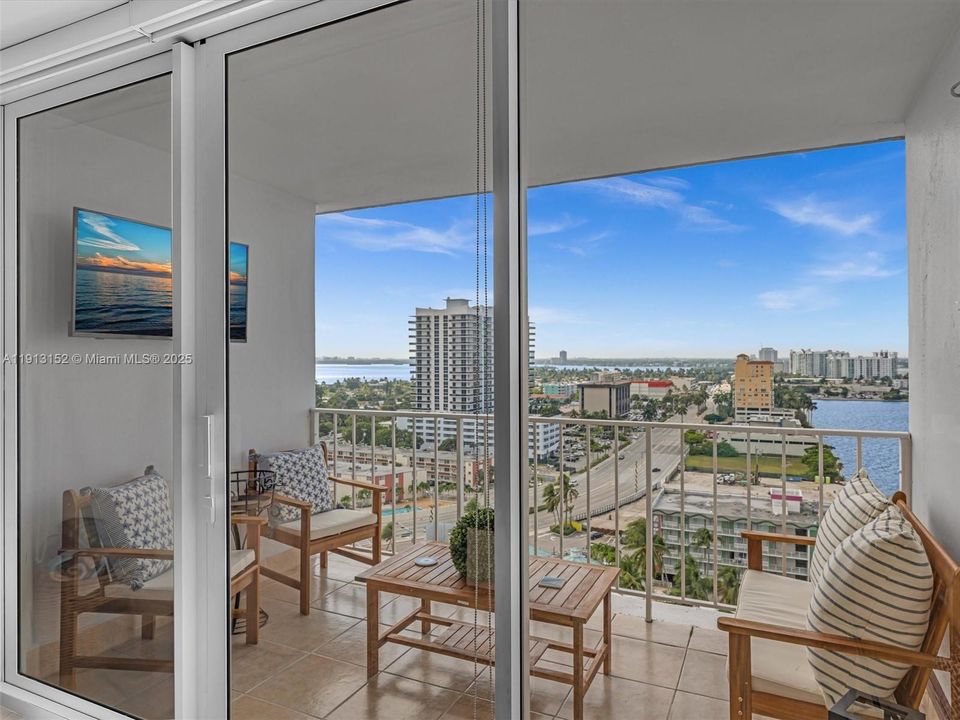 For Sale: $425,000 (2 beds, 2 baths, 1356 Square Feet)