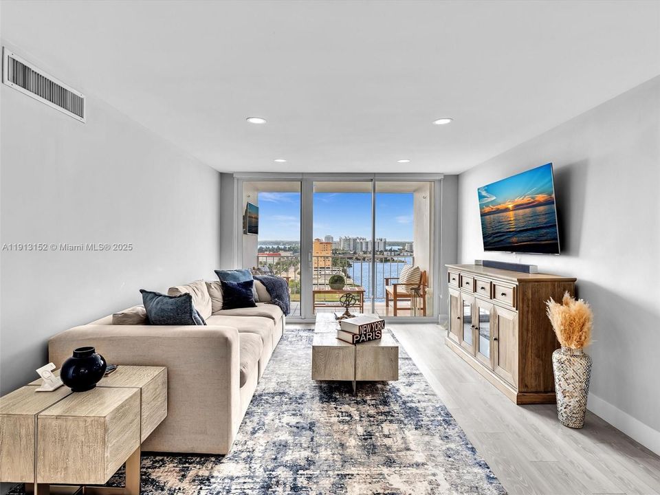 For Sale: $425,000 (2 beds, 2 baths, 1356 Square Feet)