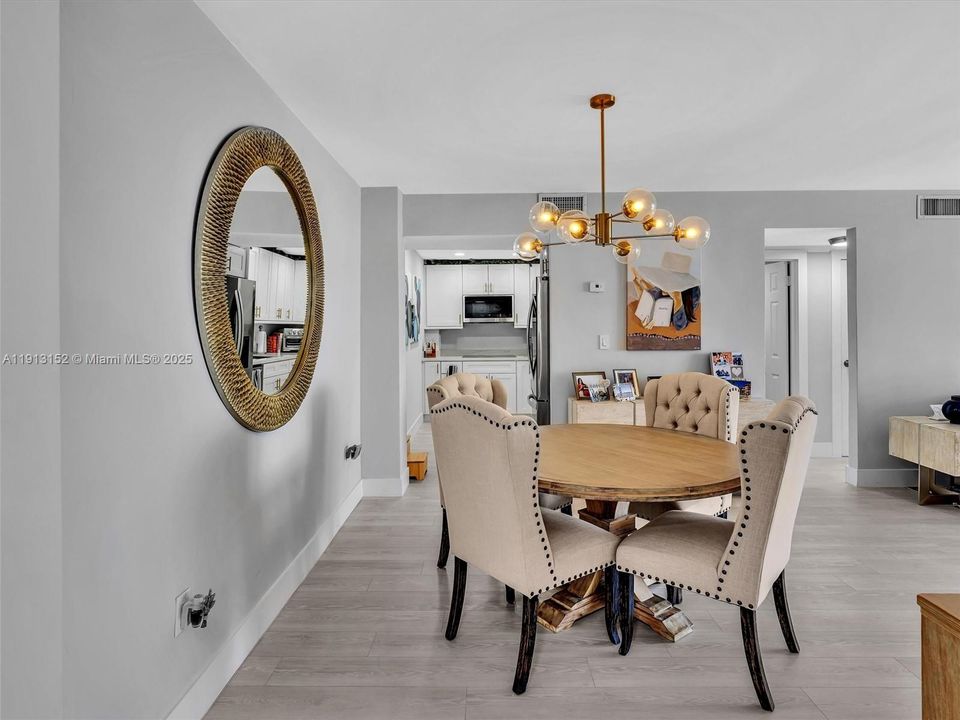 For Sale: $425,000 (2 beds, 2 baths, 1356 Square Feet)