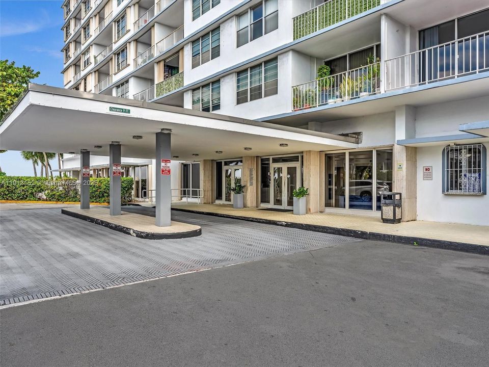 For Sale: $425,000 (2 beds, 2 baths, 1356 Square Feet)