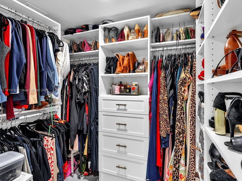 For Sale: $425,000 (2 beds, 2 baths, 1356 Square Feet)