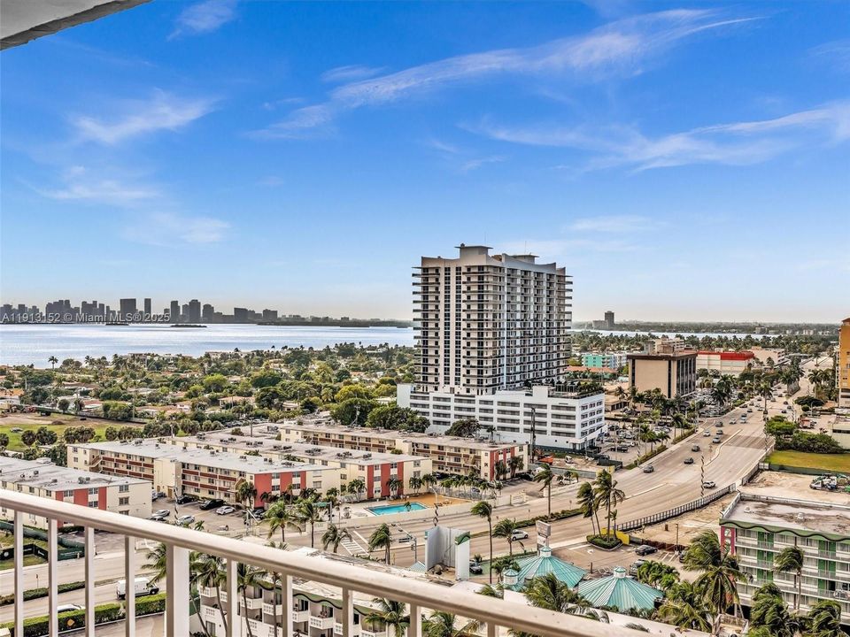 For Sale: $425,000 (2 beds, 2 baths, 1356 Square Feet)