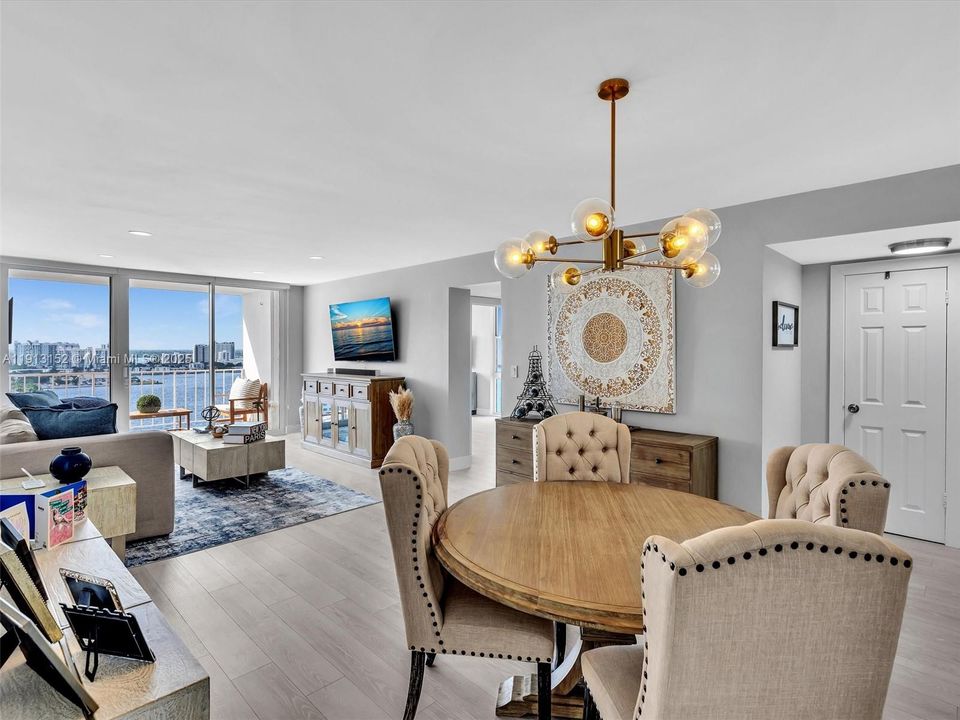 For Sale: $425,000 (2 beds, 2 baths, 1356 Square Feet)