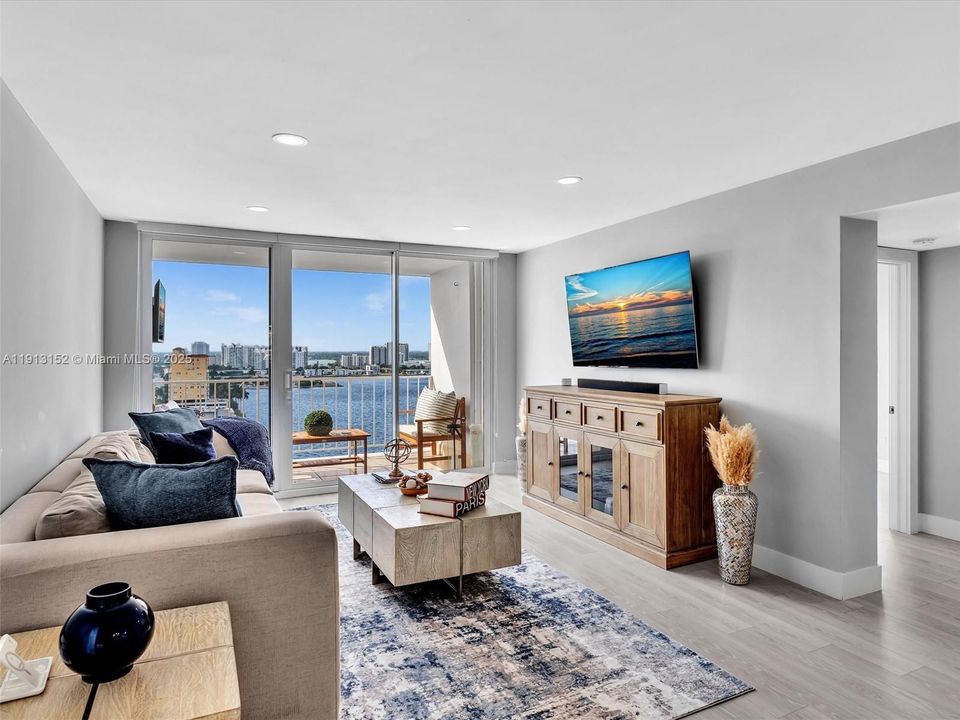 For Sale: $425,000 (2 beds, 2 baths, 1356 Square Feet)