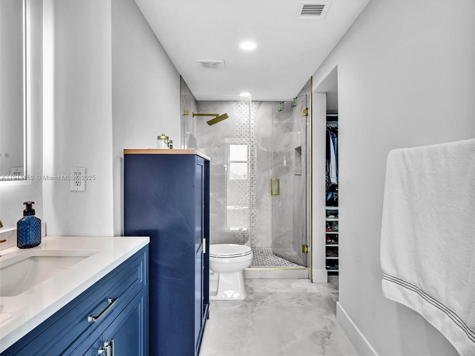 For Sale: $425,000 (2 beds, 2 baths, 1356 Square Feet)