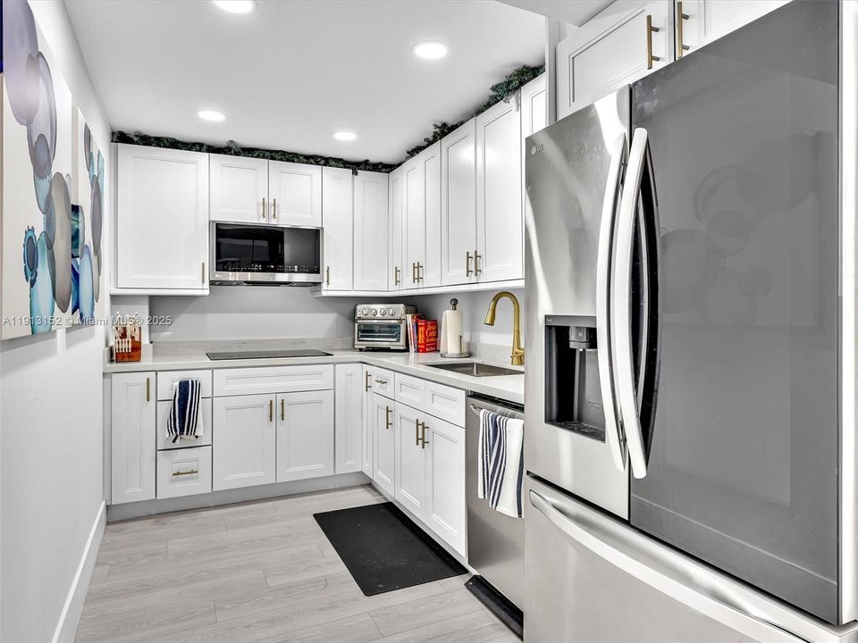 For Sale: $425,000 (2 beds, 2 baths, 1356 Square Feet)