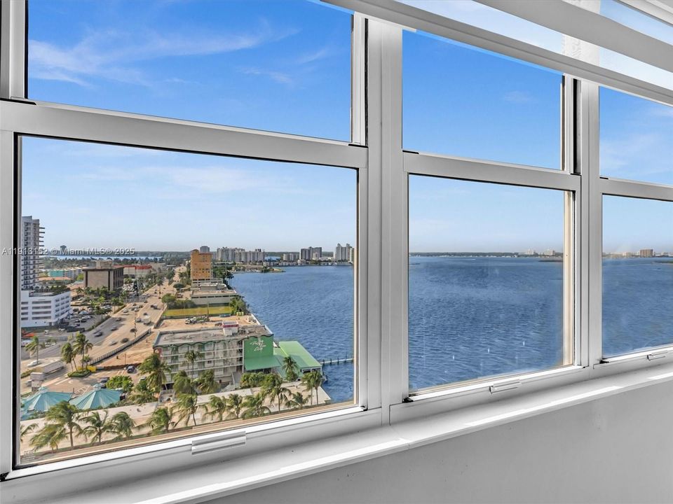 For Sale: $425,000 (2 beds, 2 baths, 1356 Square Feet)