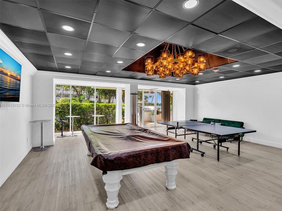 For Sale: $425,000 (2 beds, 2 baths, 1356 Square Feet)