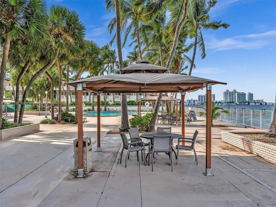 For Sale: $425,000 (2 beds, 2 baths, 1356 Square Feet)