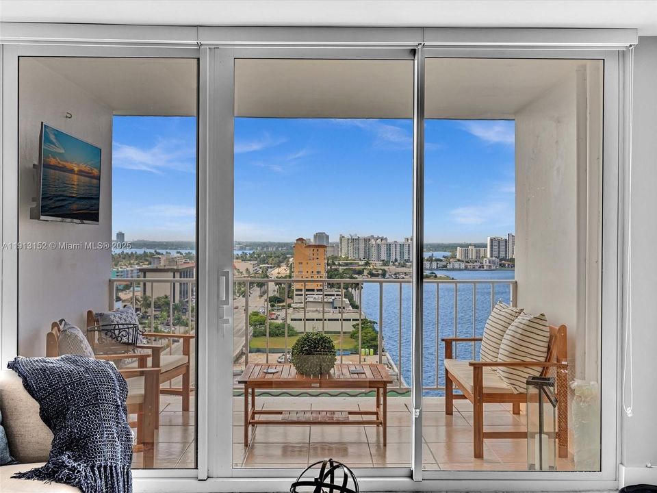 For Sale: $425,000 (2 beds, 2 baths, 1356 Square Feet)