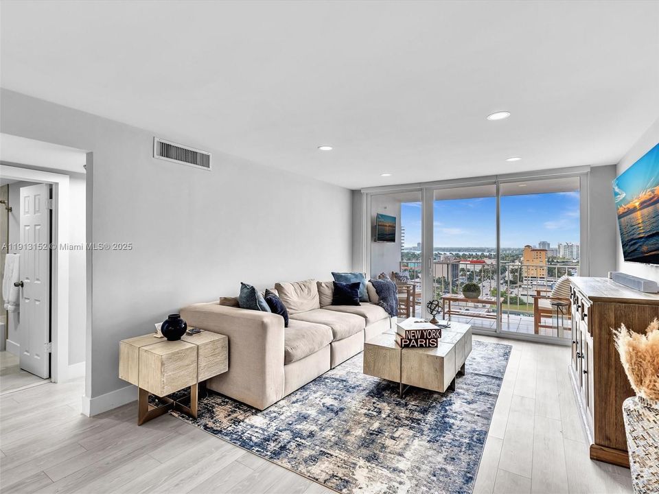 For Sale: $425,000 (2 beds, 2 baths, 1356 Square Feet)