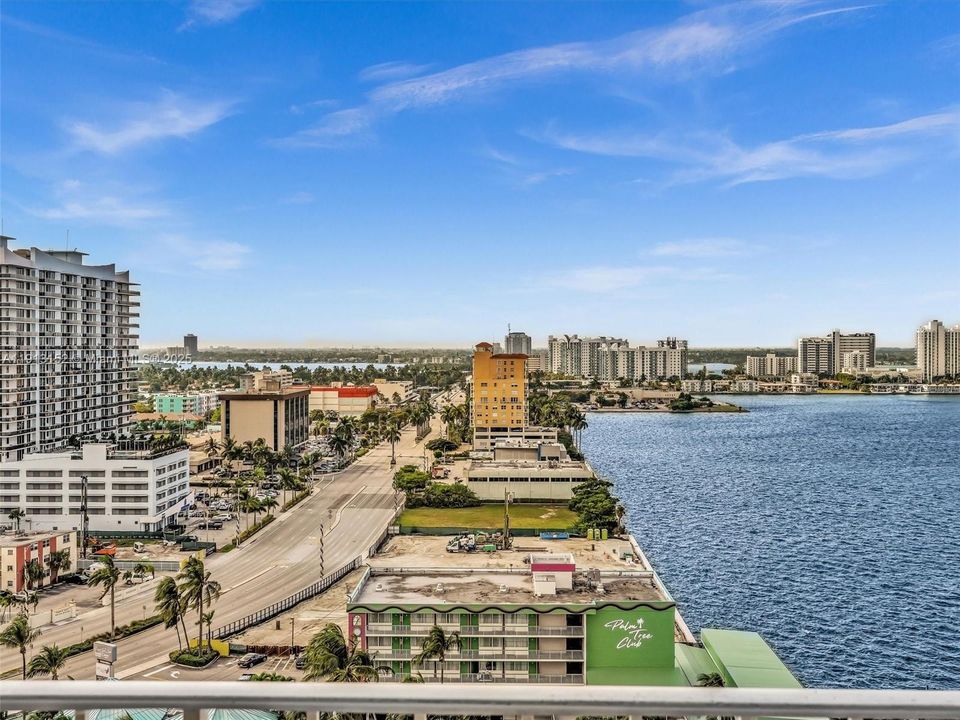 For Sale: $425,000 (2 beds, 2 baths, 1356 Square Feet)