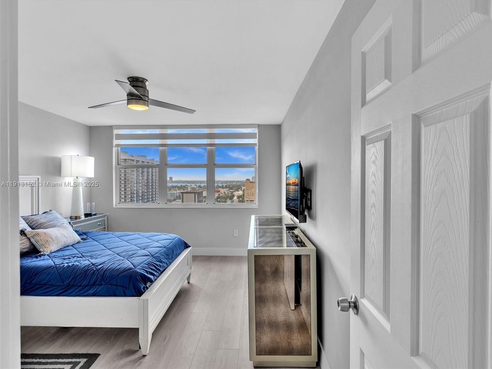 For Sale: $425,000 (2 beds, 2 baths, 1356 Square Feet)