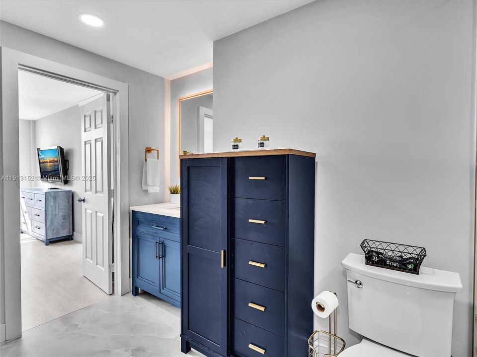 For Sale: $425,000 (2 beds, 2 baths, 1356 Square Feet)