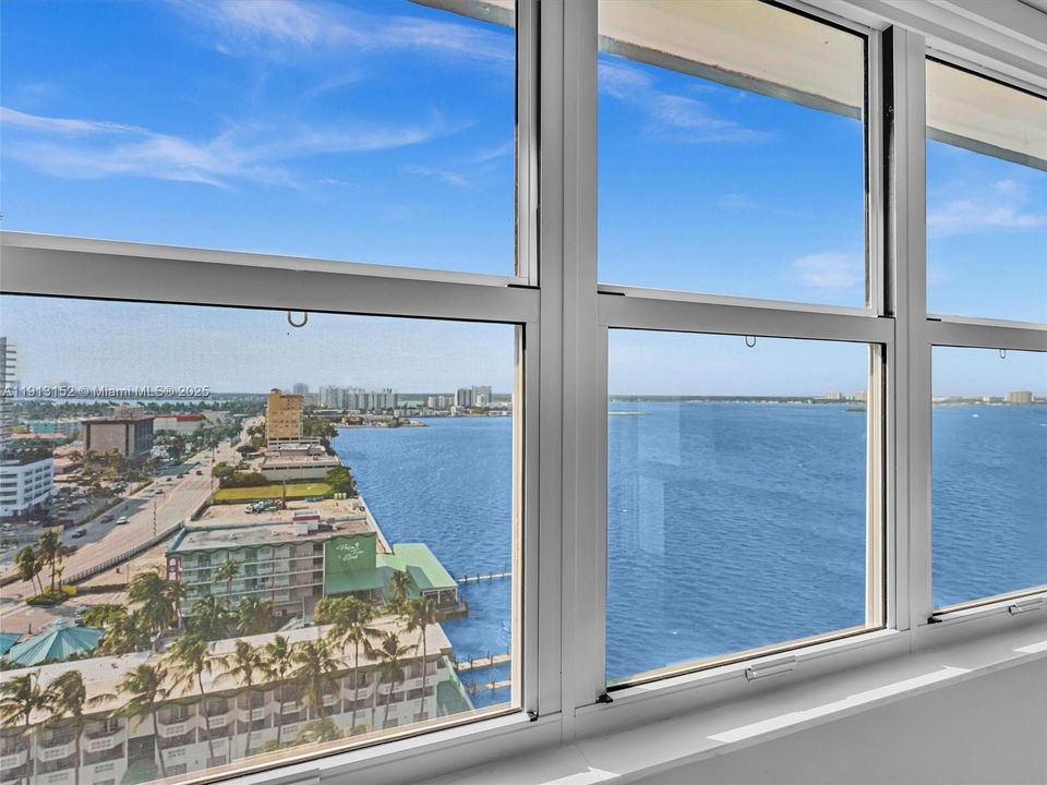 For Sale: $425,000 (2 beds, 2 baths, 1356 Square Feet)