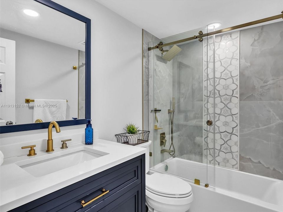 For Sale: $425,000 (2 beds, 2 baths, 1356 Square Feet)