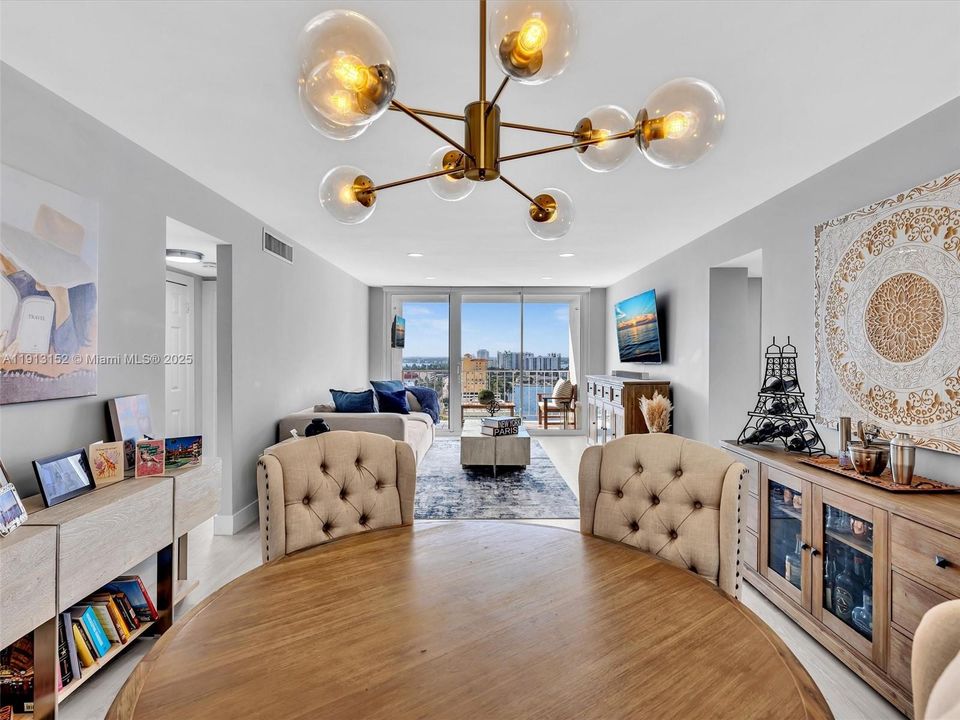 For Sale: $425,000 (2 beds, 2 baths, 1356 Square Feet)